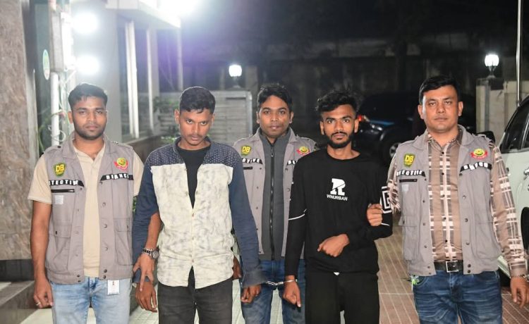বিপুল পরিমাণ আতশবাজি, পটকা ও বিস্ফোরক উদ্ধারসহ দুইজনকে গ্রেফতার করেছে ডিবি