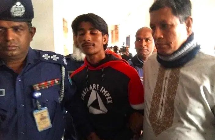 চিকিৎসা নয়, আইফোন কেনাই ছিল কেরানীগঞ্জে ব্যাংকে ডাকাতির মূল লক্ষ্য: পুলিশ